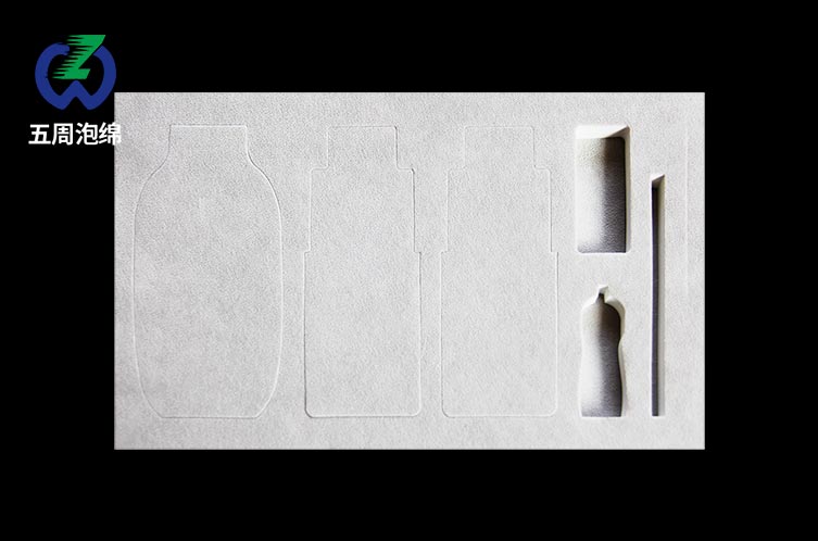 化妝品內(nèi)襯的性能由什么決定？