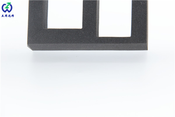 海綿的軟硬度與什么有關(guān)？