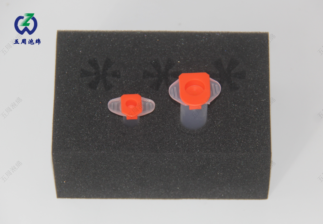 假如海綿會(huì)說(shuō)話：PU內(nèi)襯的『緩沖人生』劇場(chǎng)