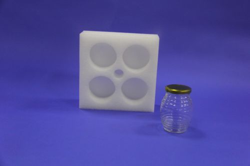 冷鏈配件EPE內(nèi)襯：耐低溫+防潮的冷鏈運(yùn)輸防護(hù)要點(diǎn)