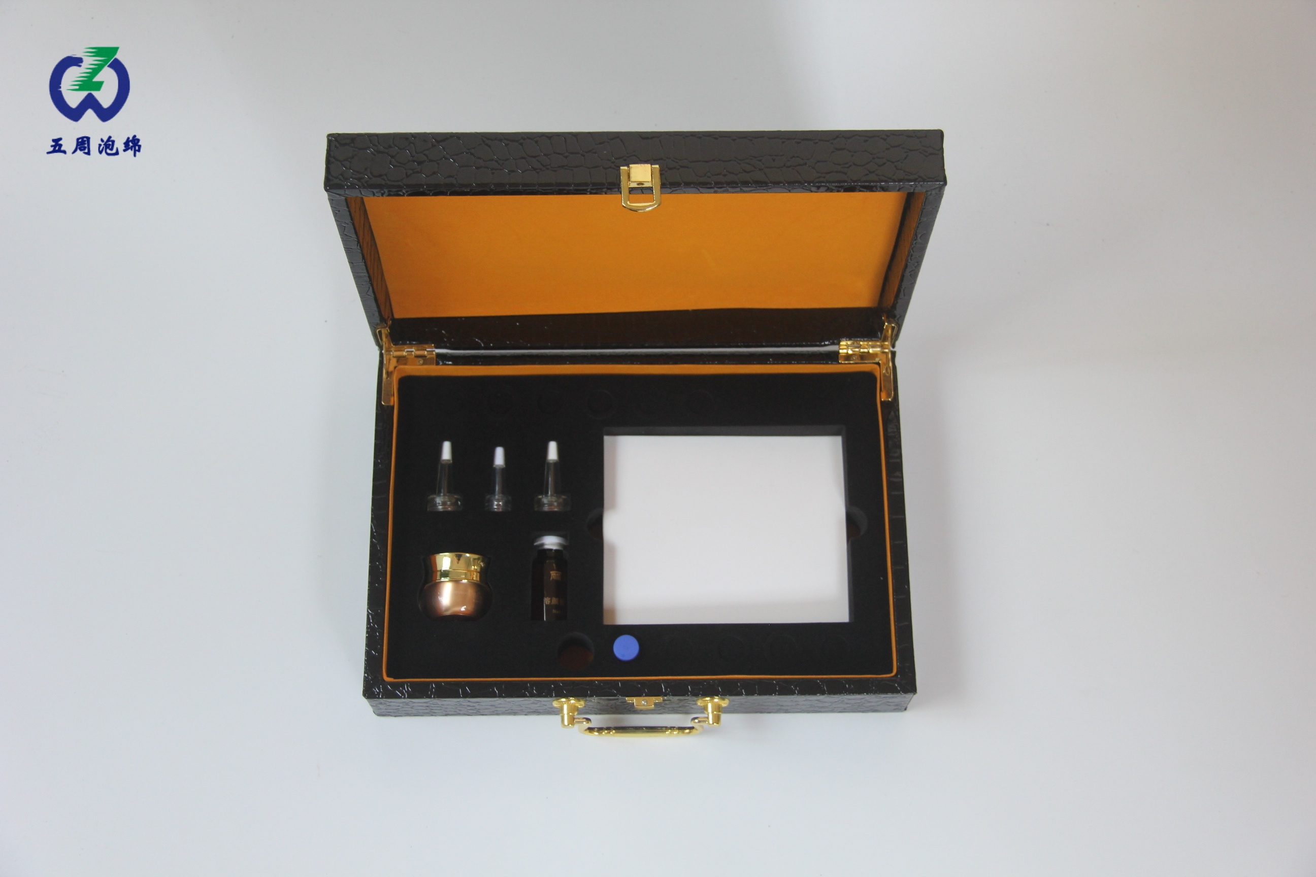 高端美妝儀器 EVA 內(nèi)襯：奢華質(zhì)感與精密防護(hù)的禮盒方案